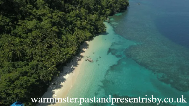 Keindahan Teluk Wondama: Surga Tersembunyi di Papua Barat