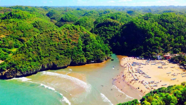 Pesona Eksotis Pantai Baron Gunungkidul
